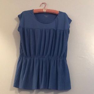 Sleeveless blue blouse